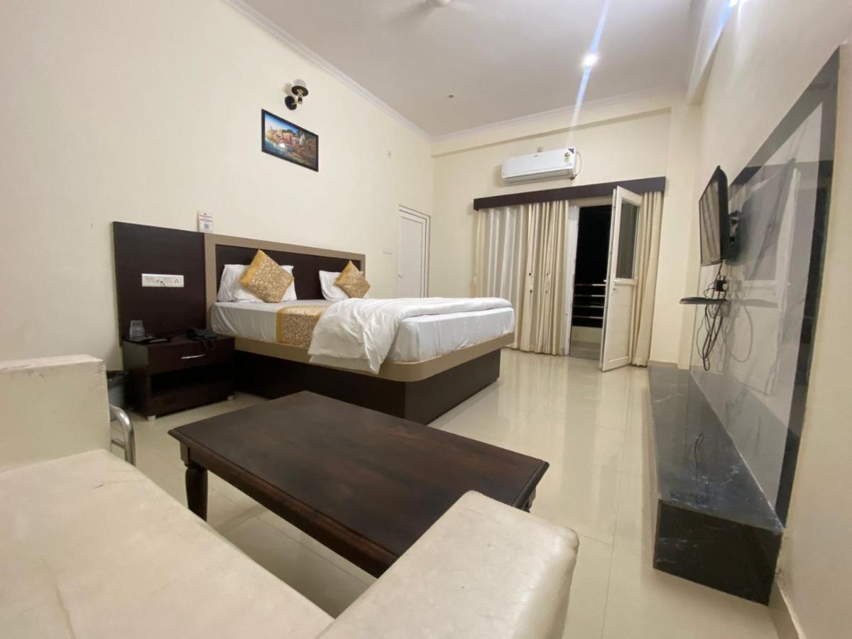 Nath Palace Varanasi Room photo